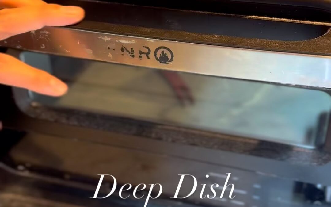 賄いメシから始まった、ディープディッシュミートピッツァ！当店